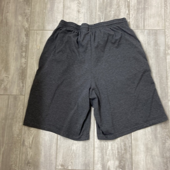 Champion gym shorts like new - Picture 5 of 5